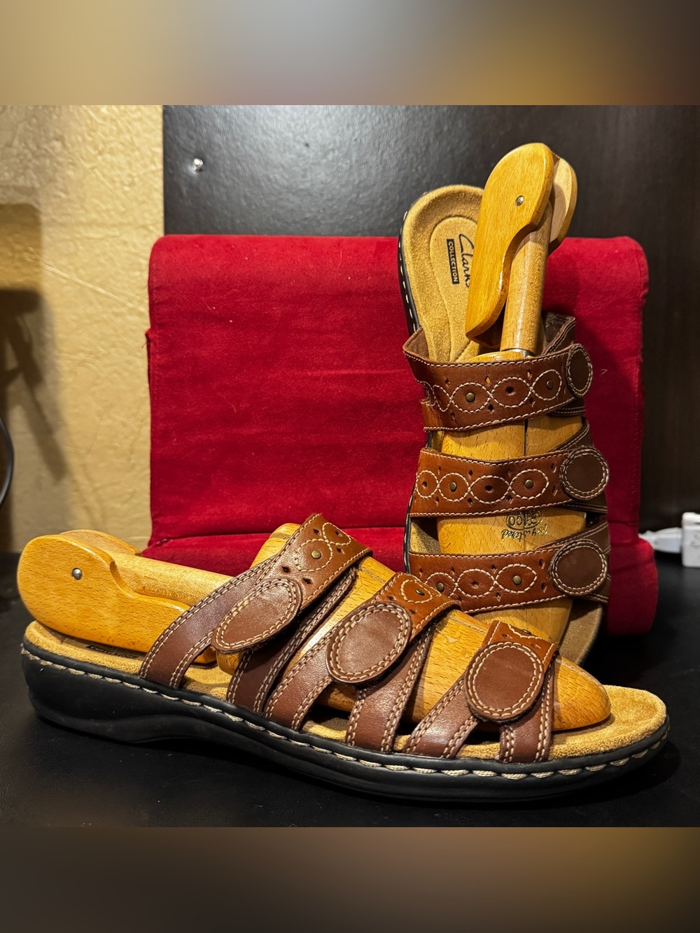 Clark’s Leisa Cacti Q Women’s Brown Leather Slip On Sandals Ortholite size 10